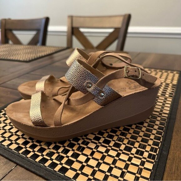 Fantasy Eirine Wedge Sandal - Cameo Dot Size 7 Metallic - Picture 4 of 12